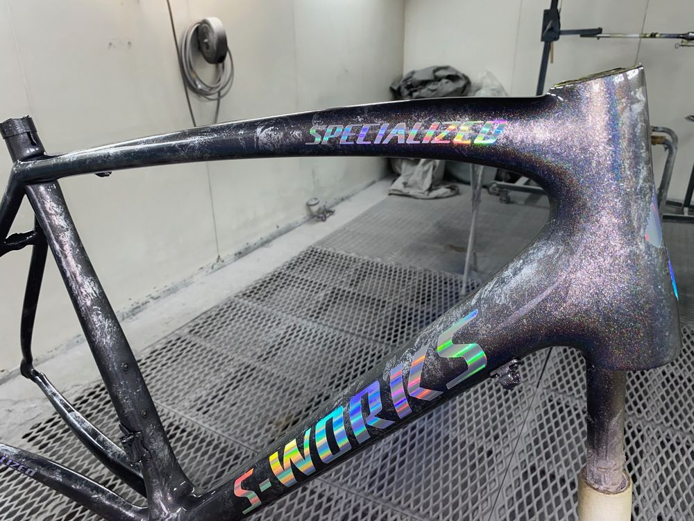 SPECIALIZED TARMAC SL2　デカールを貼り全体をクリアコートします